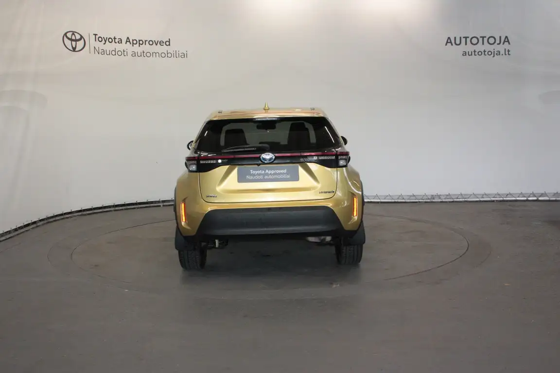 TOYOTA YARIS CROSS
