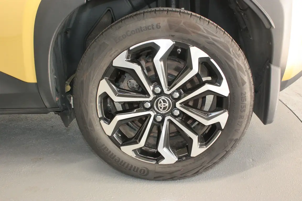 TOYOTA YARIS CROSS