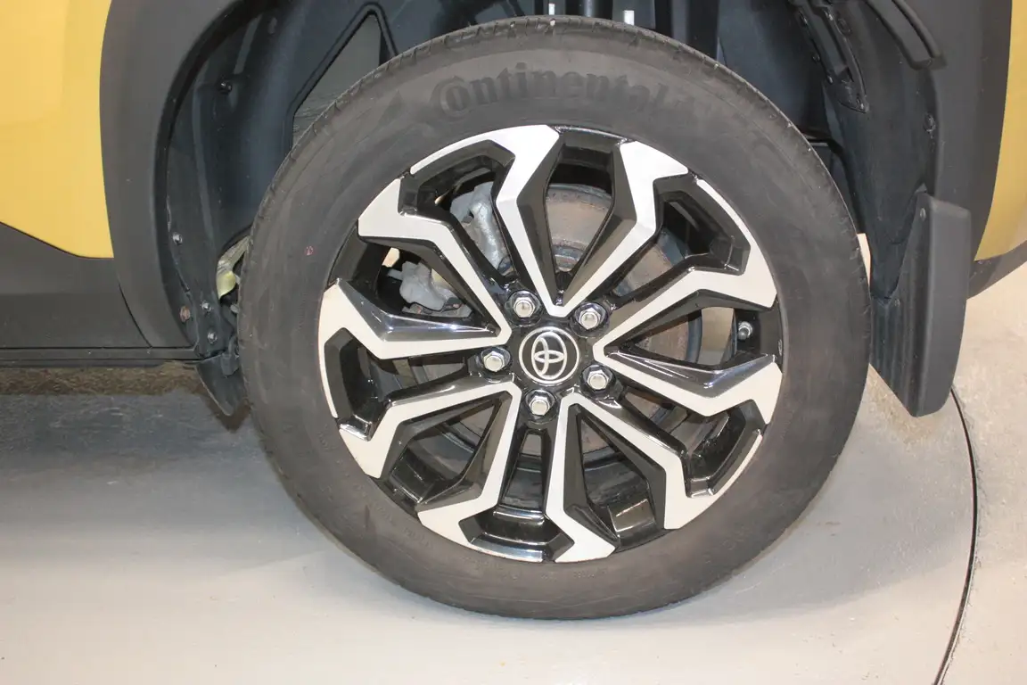 TOYOTA YARIS CROSS