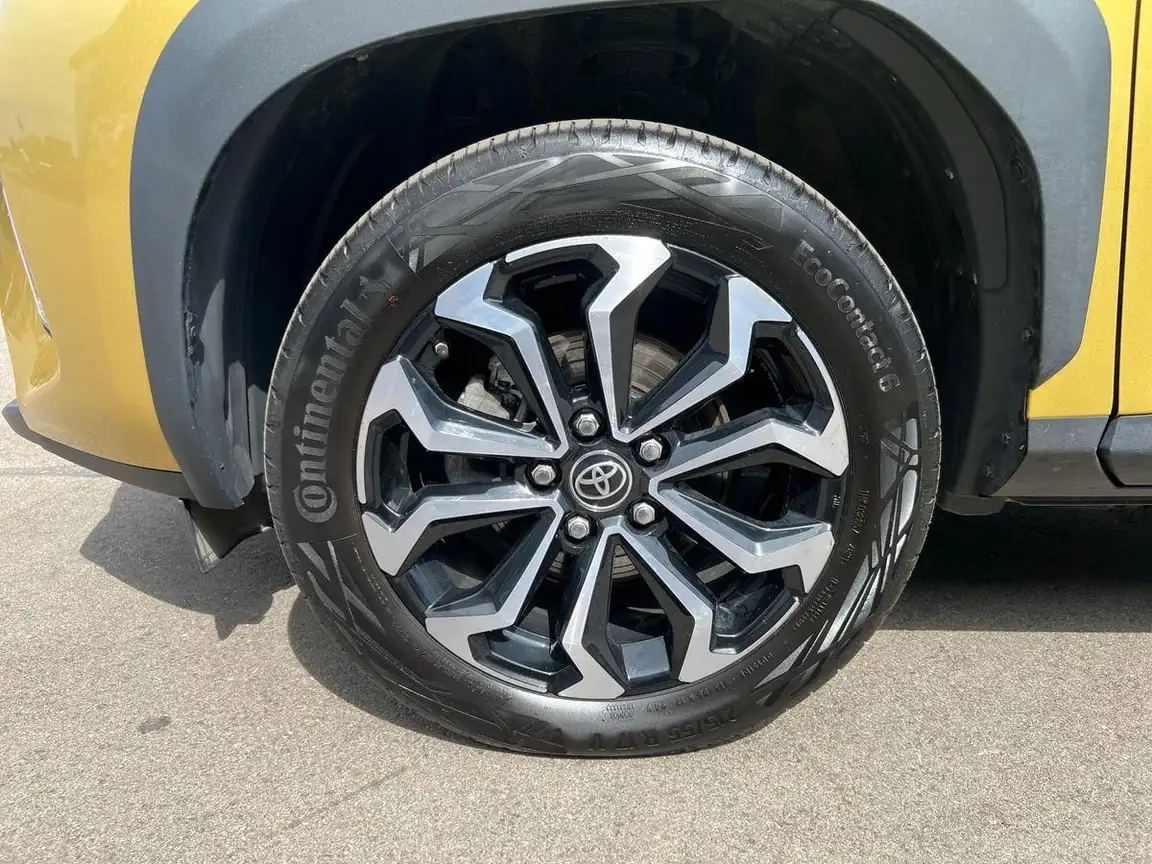 TOYOTA YARIS CROSS
