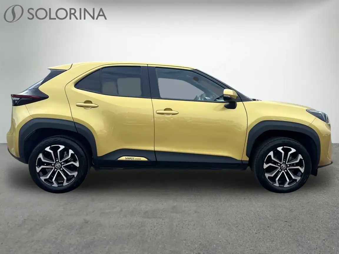 TOYOTA YARIS CROSS