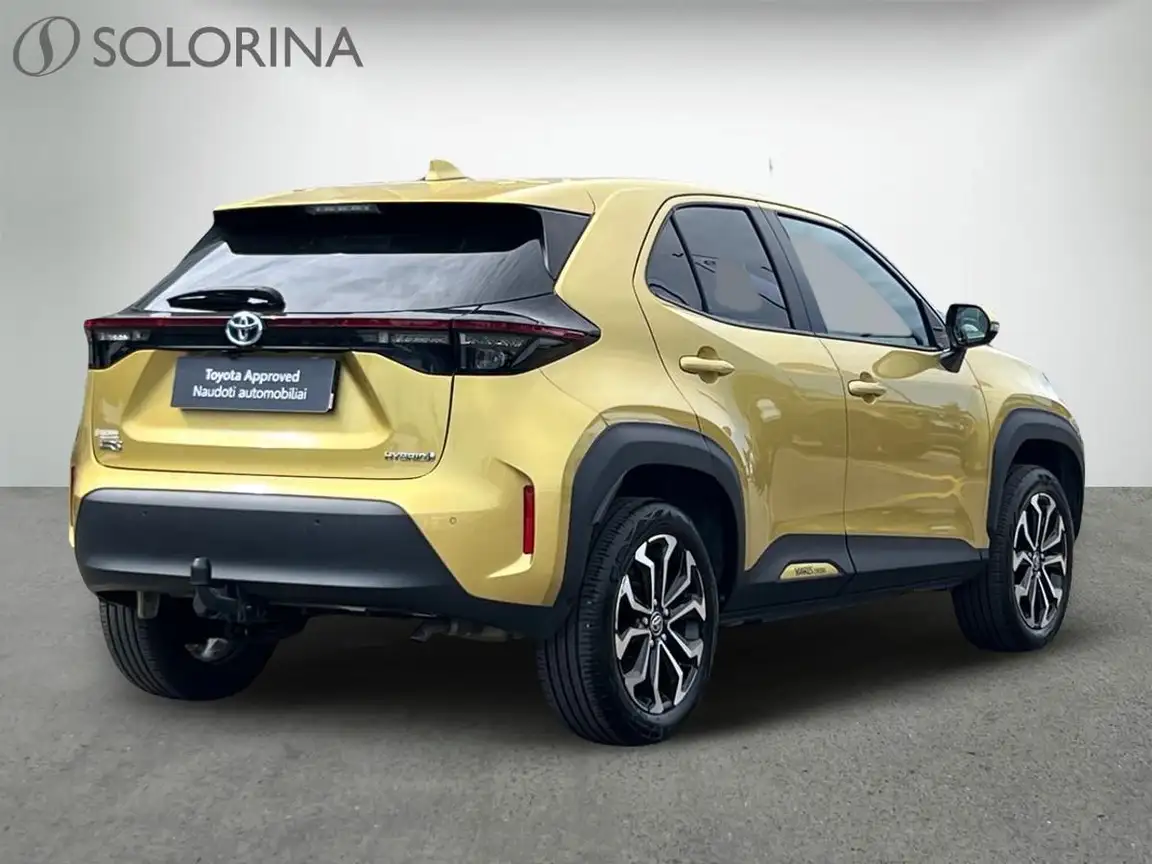 TOYOTA YARIS CROSS