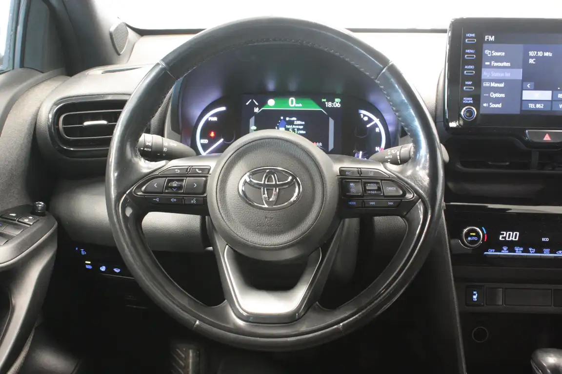 TOYOTA YARIS CROSS