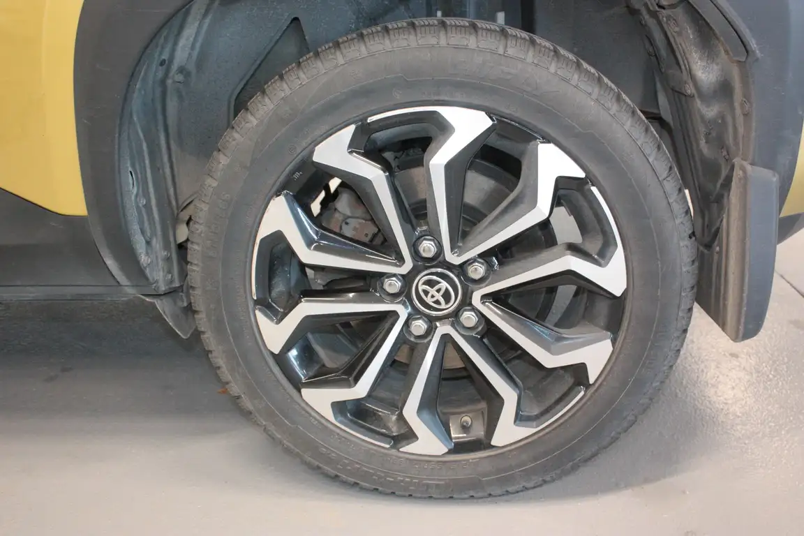 TOYOTA YARIS CROSS