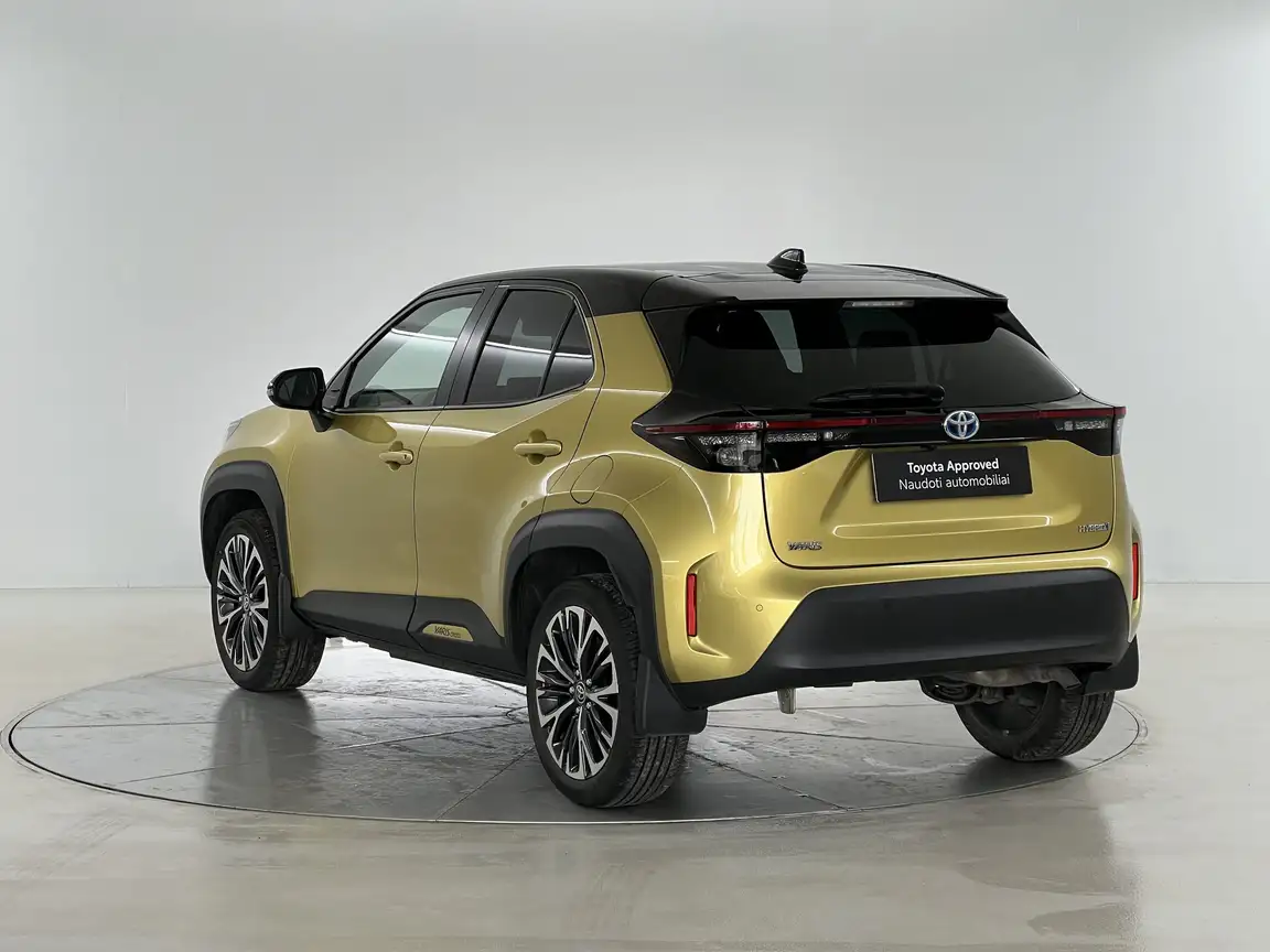 TOYOTA YARIS CROSS