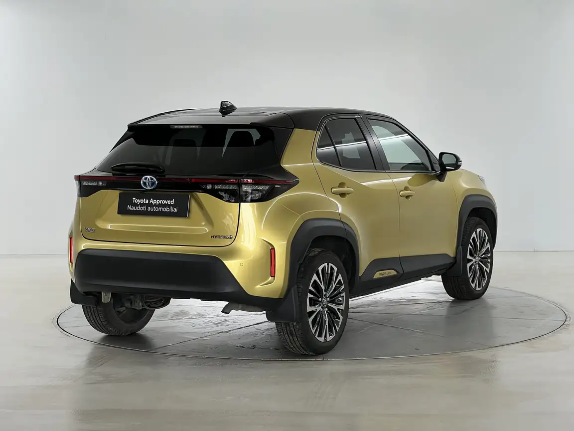 TOYOTA YARIS CROSS