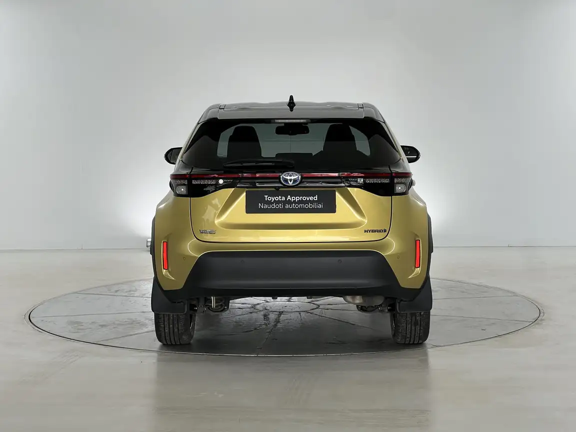TOYOTA YARIS CROSS