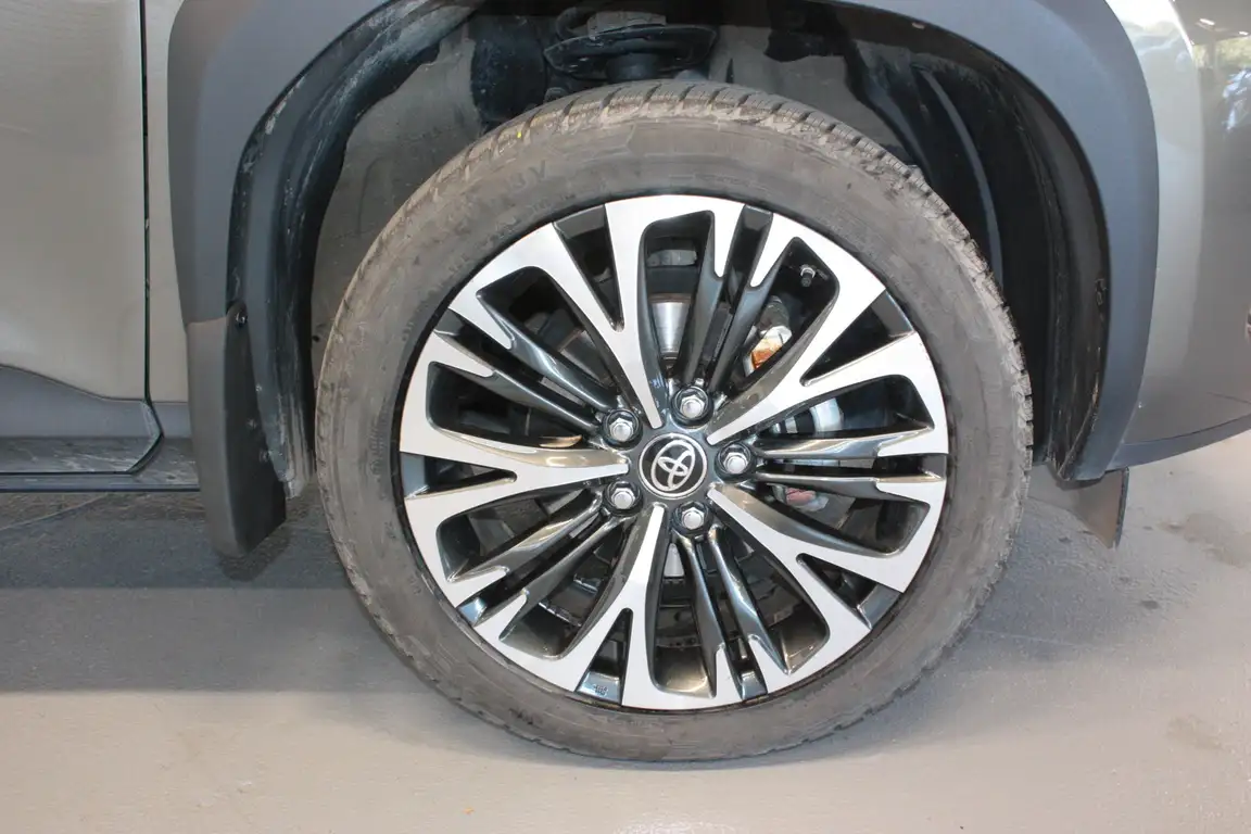 TOYOTA YARIS CROSS