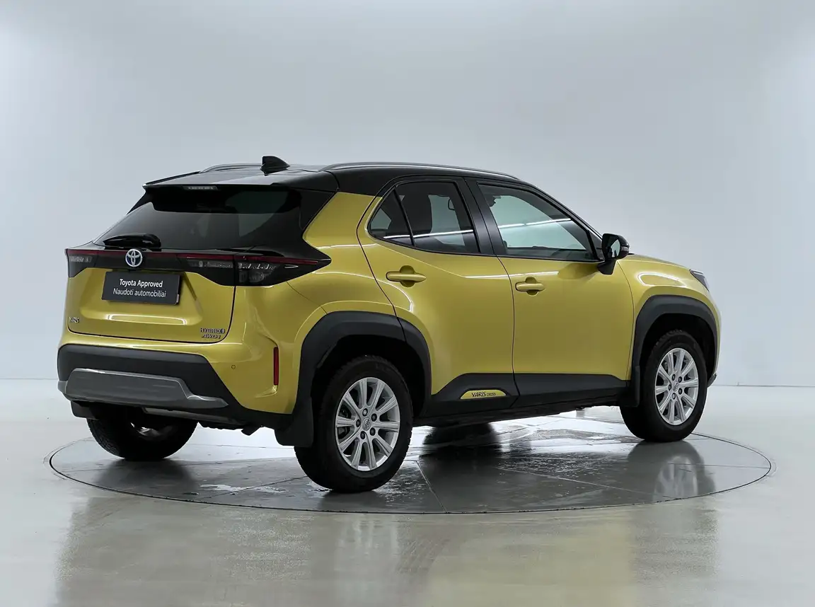 TOYOTA YARIS CROSS