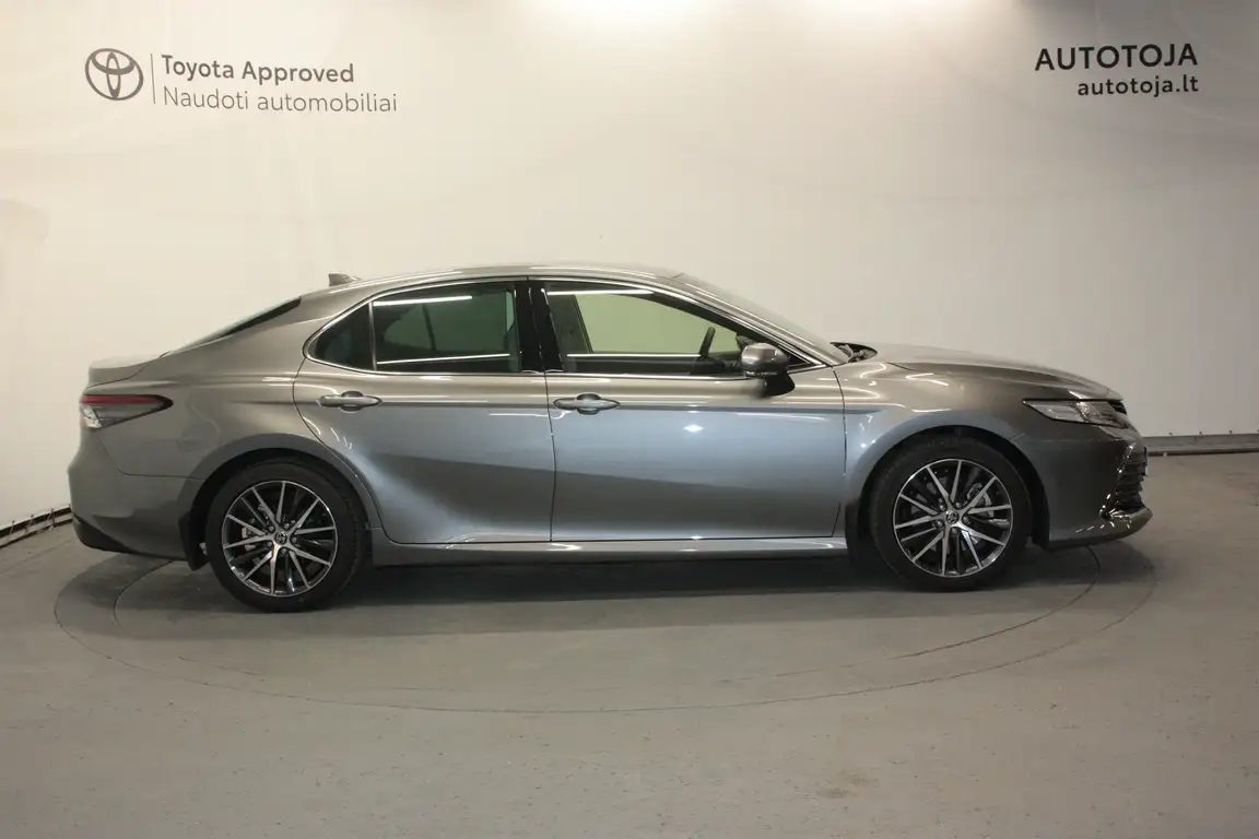 TOYOTA CAMRY