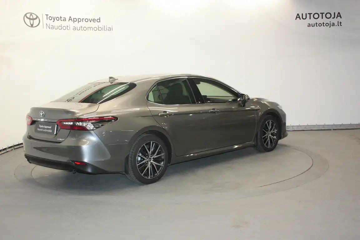 TOYOTA CAMRY
