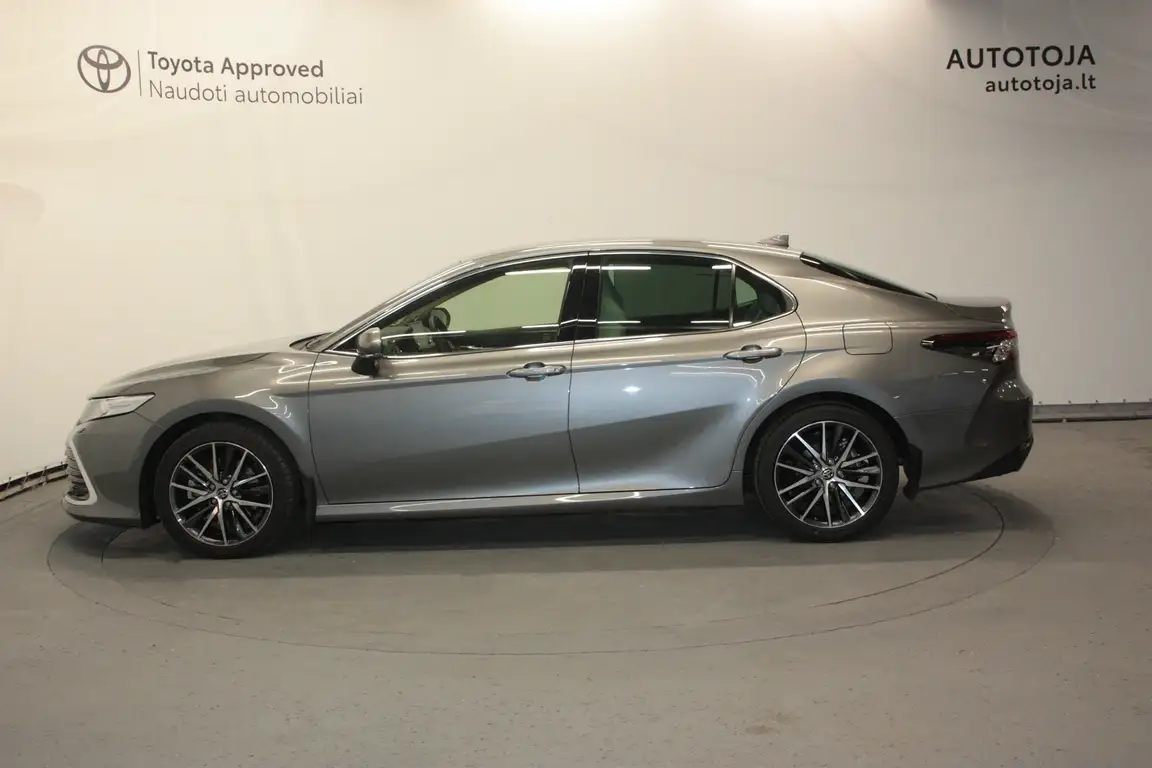 TOYOTA CAMRY