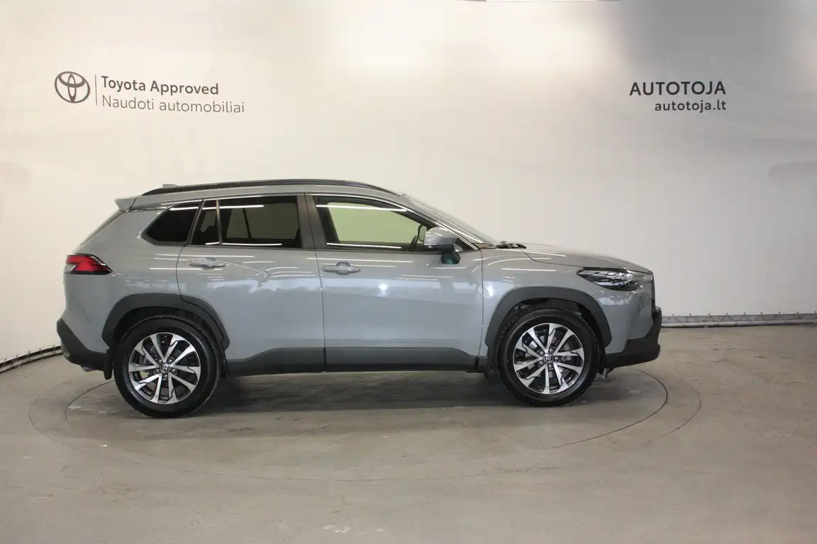 TOYOTA COROLLA CROSS