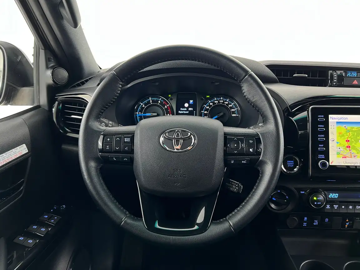 TOYOTA HILUX