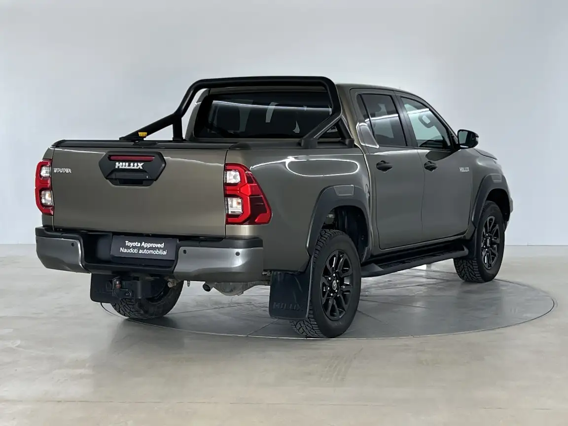 TOYOTA HILUX