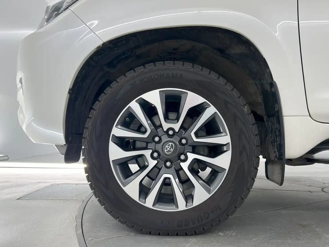 TOYOTA LAND CRUISER
