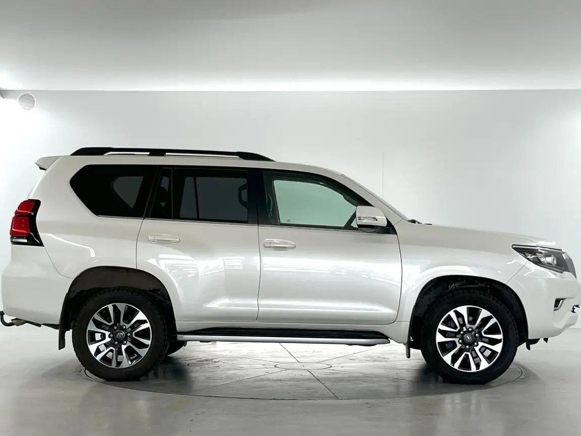 TOYOTA LAND CRUISER