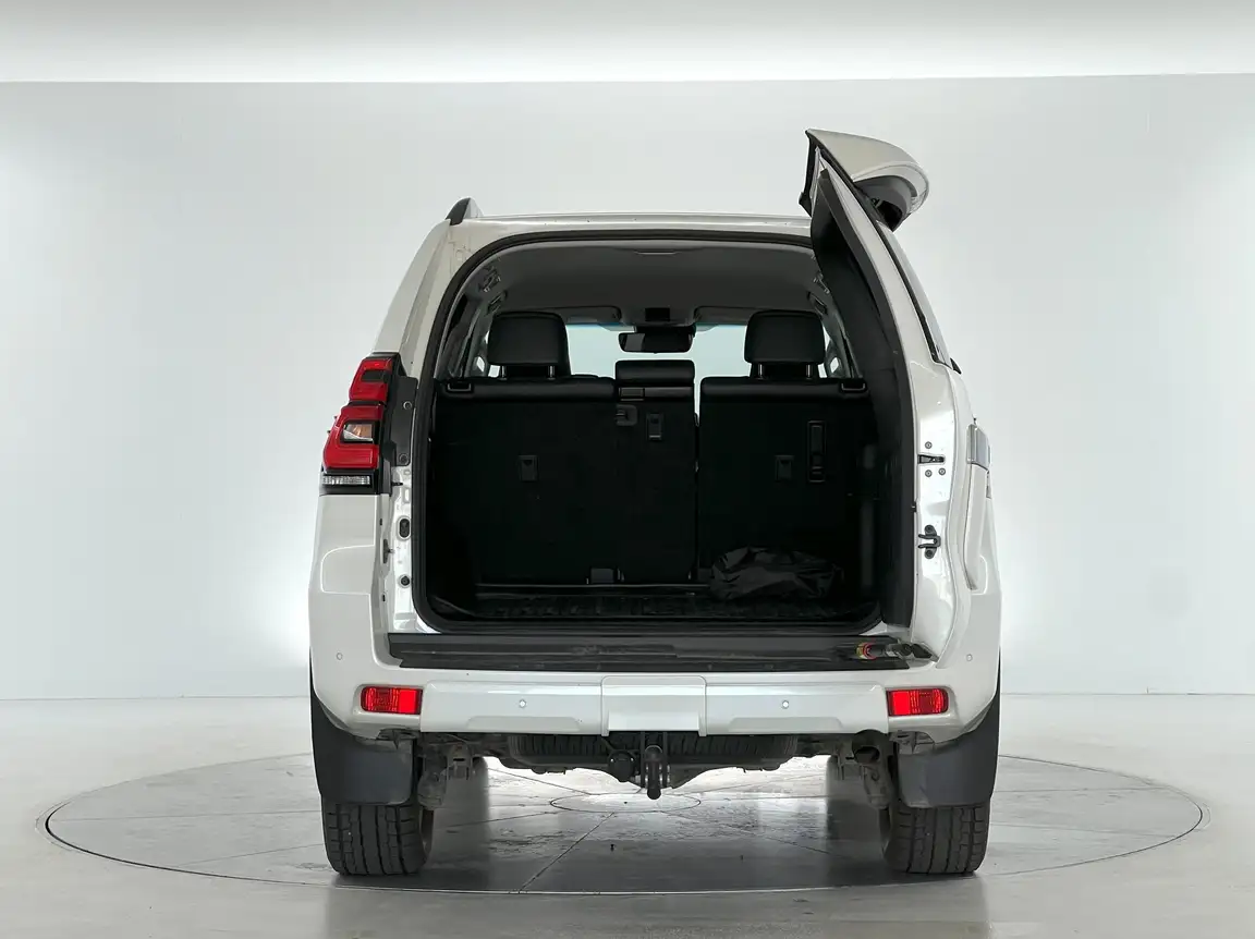 TOYOTA LAND CRUISER