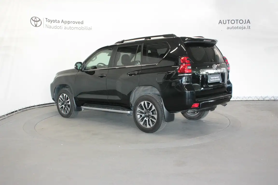 TOYOTA LAND CRUISER