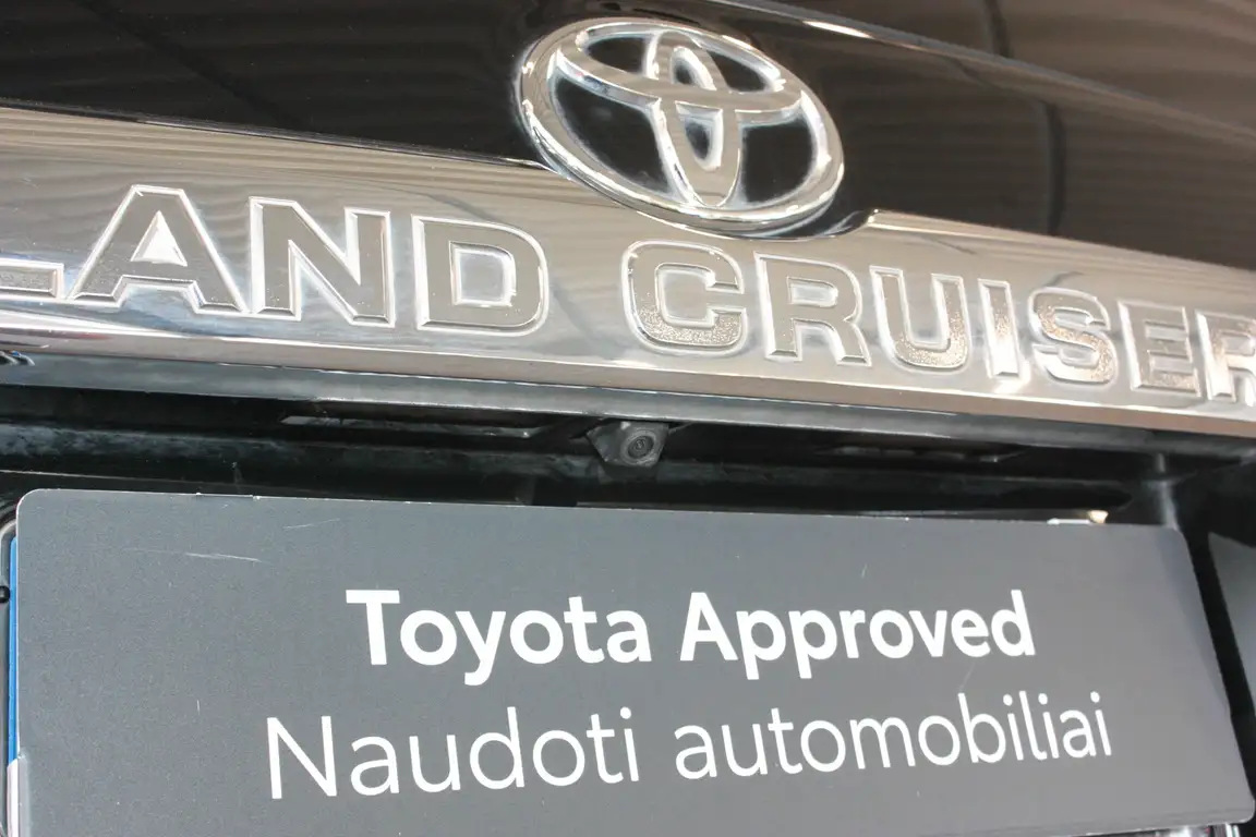 TOYOTA LAND CRUISER