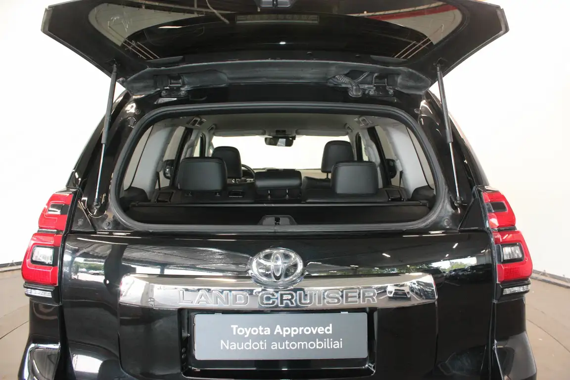 TOYOTA LAND CRUISER