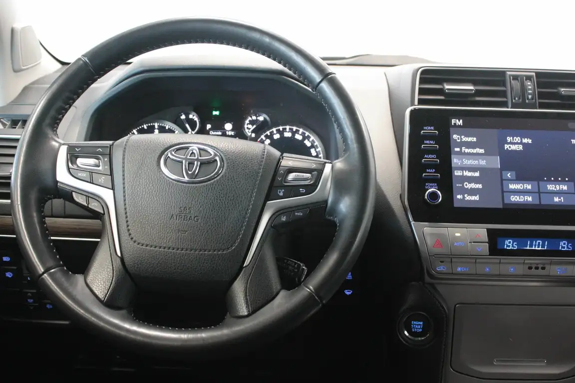 TOYOTA LAND CRUISER