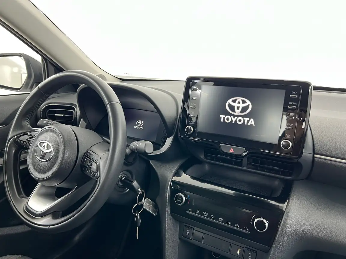 TOYOTA YARIS CROSS