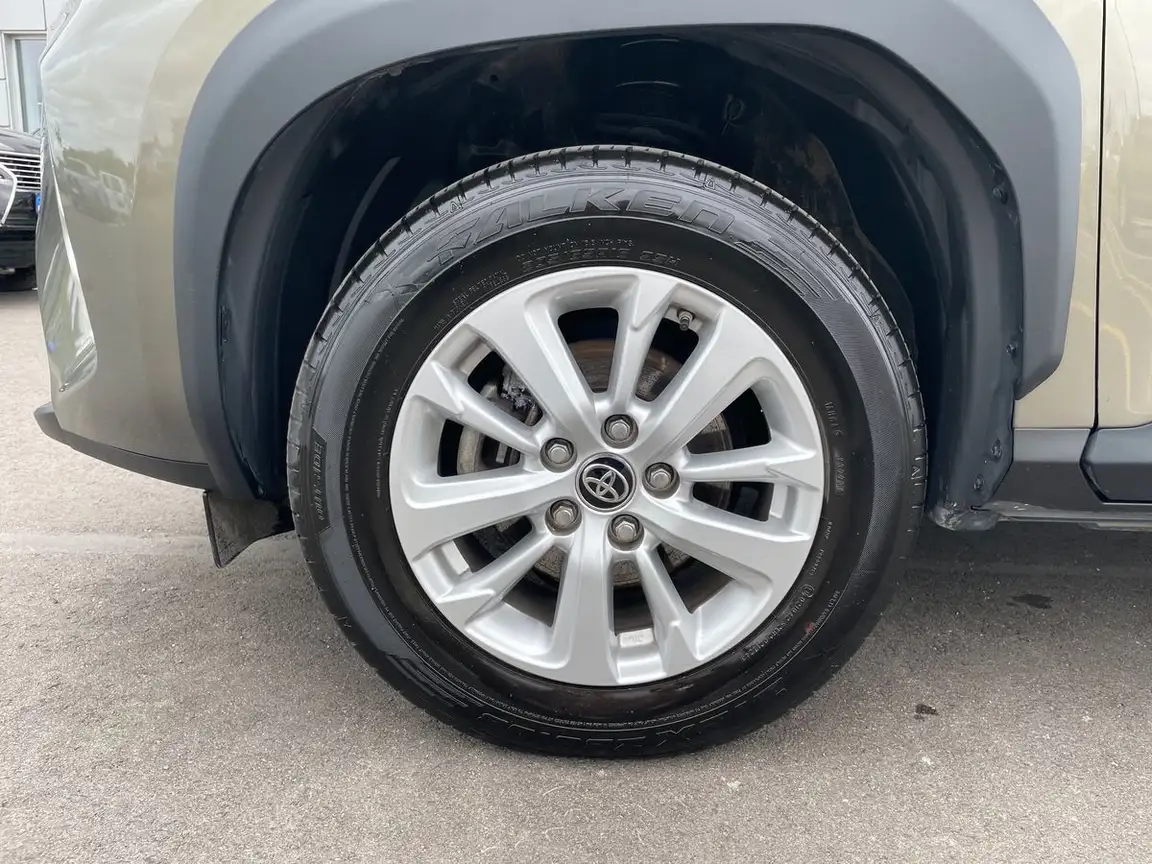 TOYOTA YARIS CROSS