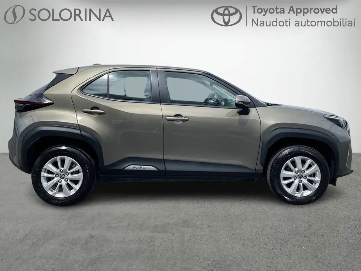 TOYOTA YARIS CROSS