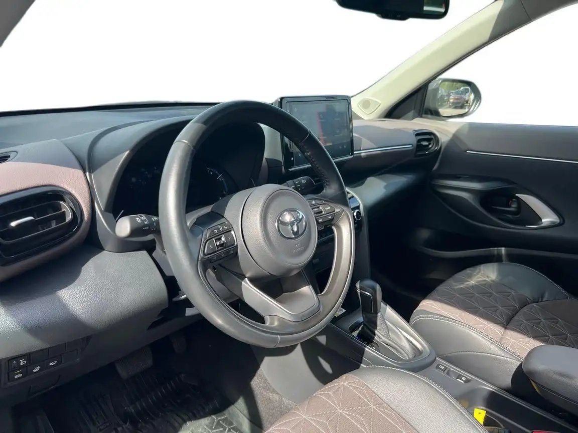 TOYOTA YARIS CROSS