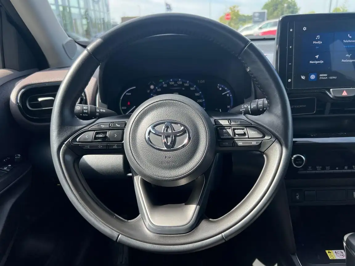 TOYOTA YARIS CROSS