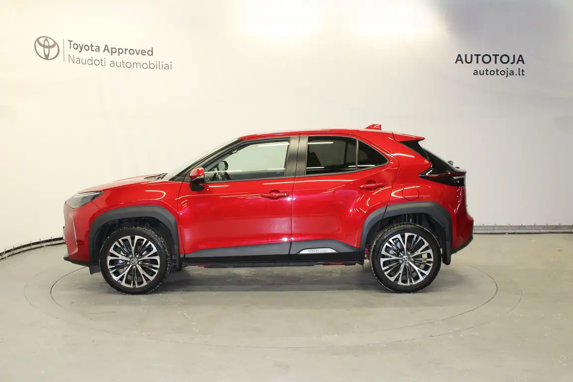 TOYOTA YARIS CROSS