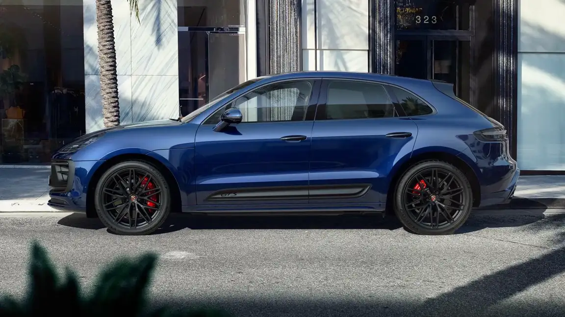 PORSCHE MACAN