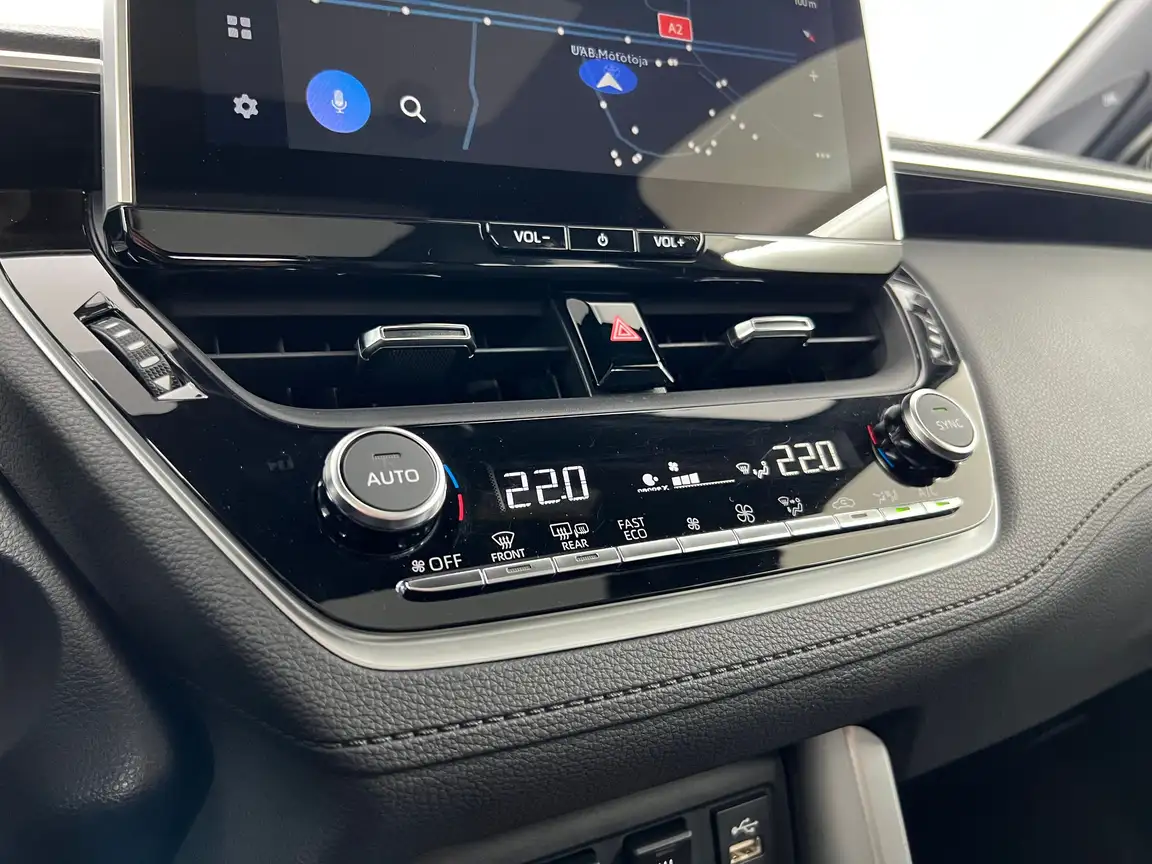 TOYOTA COROLLA CROSS