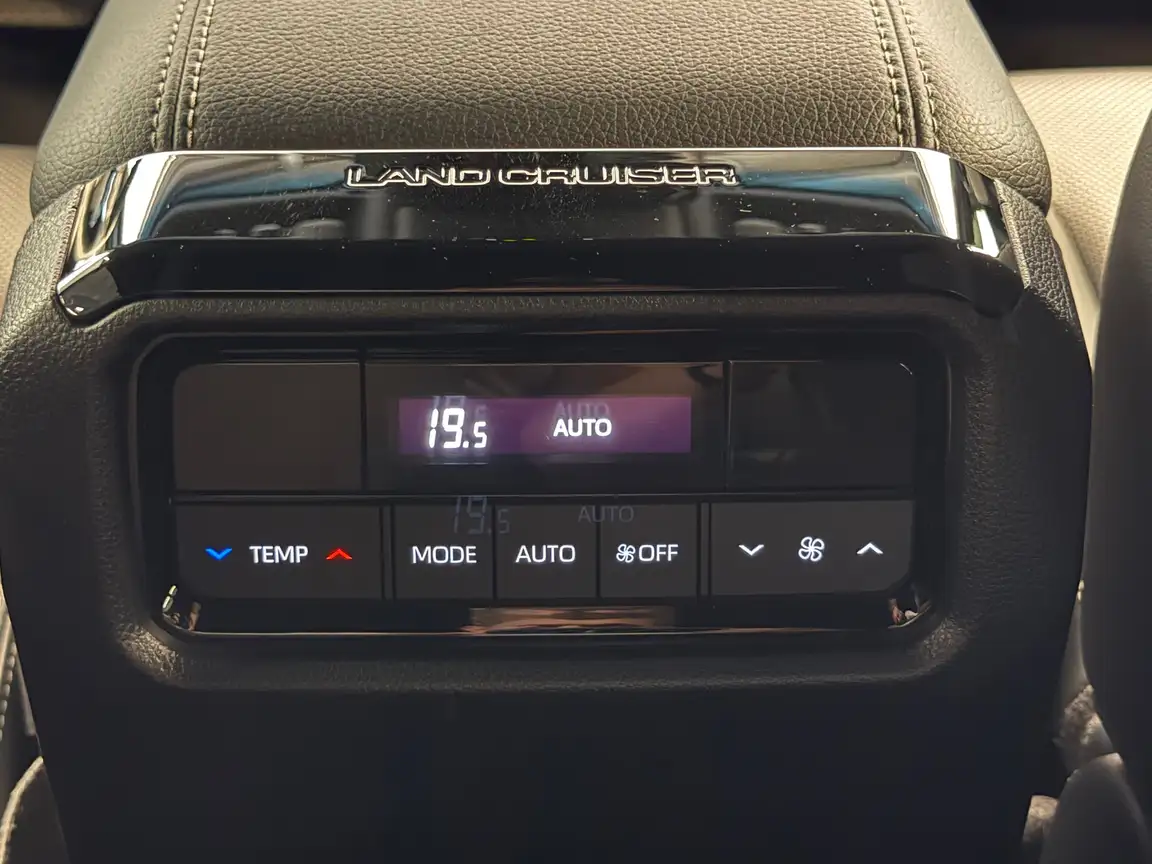 TOYOTA LAND CRUISER
