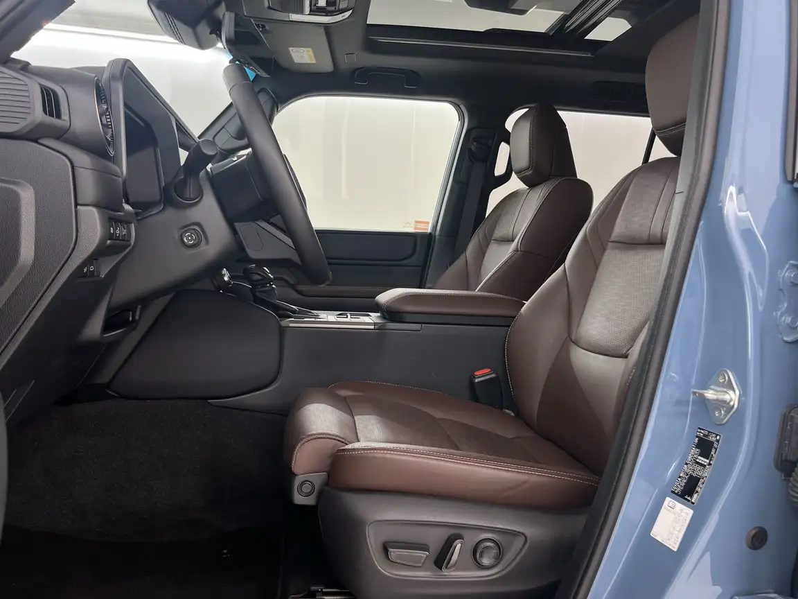 TOYOTA LAND CRUISER