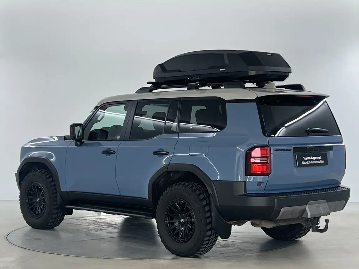 TOYOTA LAND CRUISER