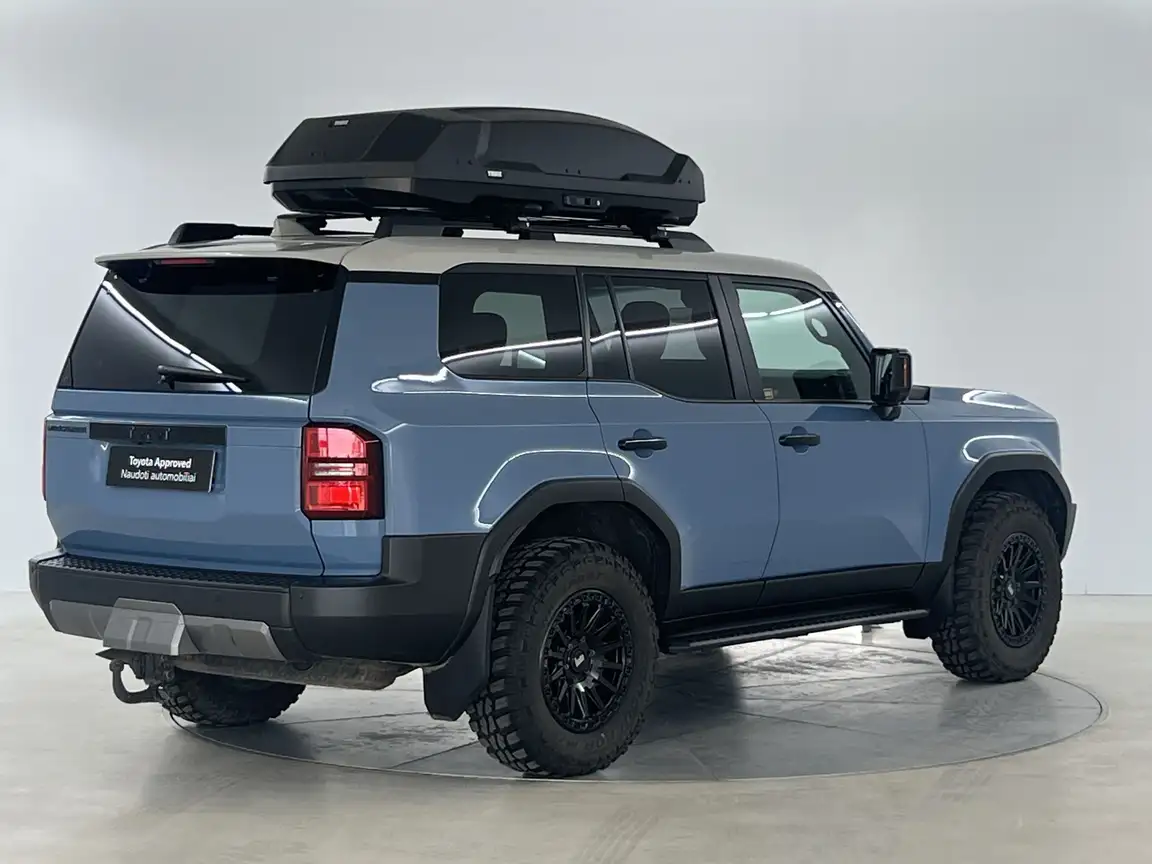 TOYOTA LAND CRUISER