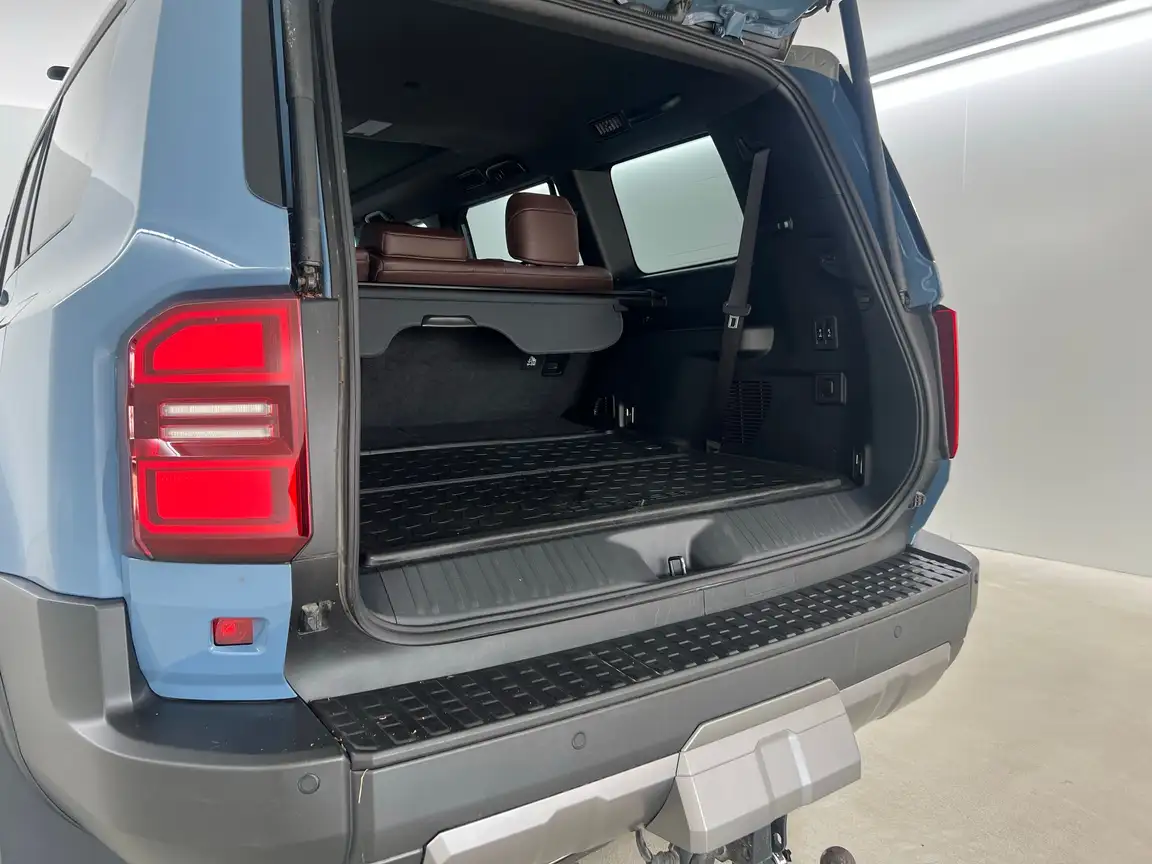 TOYOTA LAND CRUISER