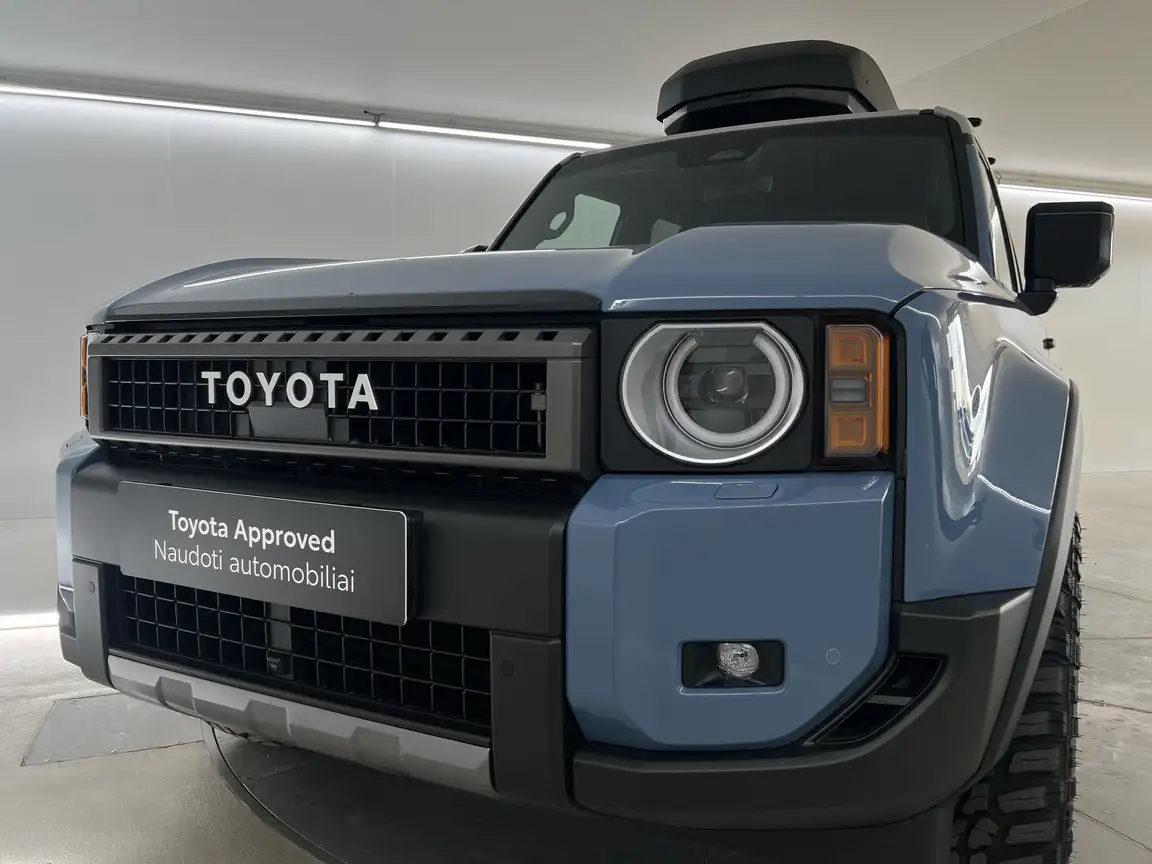 TOYOTA LAND CRUISER