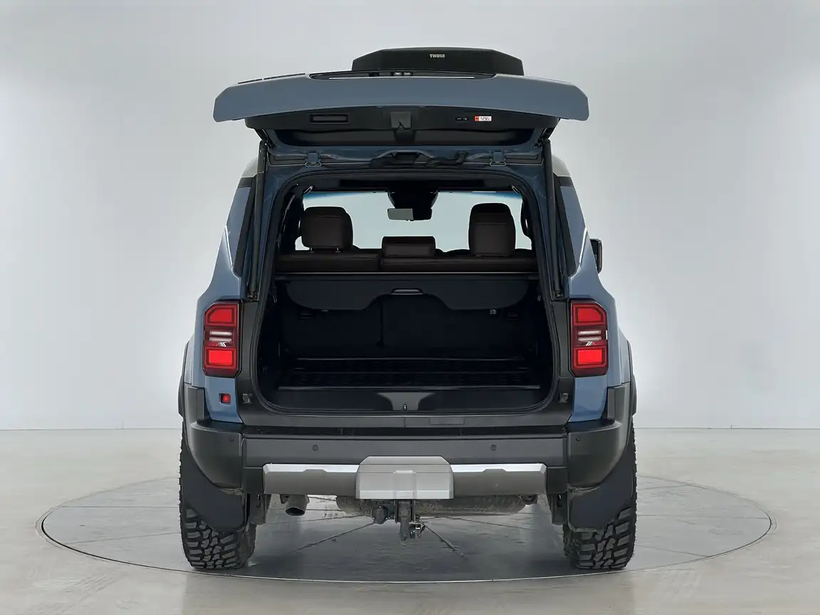 TOYOTA LAND CRUISER
