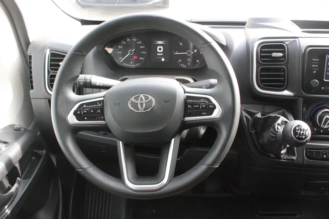 TOYOTA PROACE