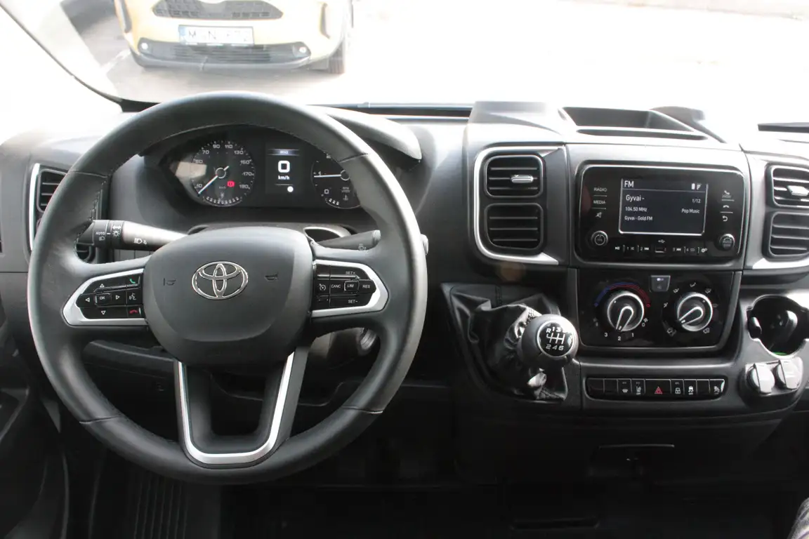TOYOTA PROACE
