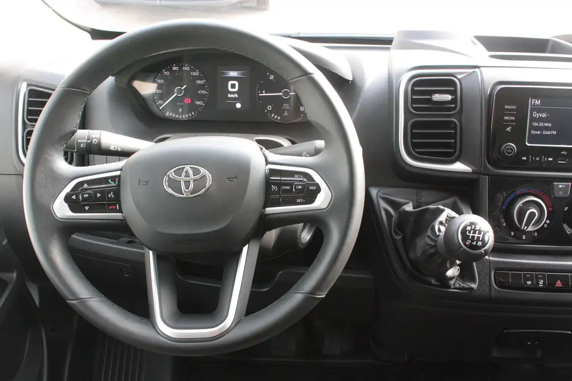 TOYOTA PROACE