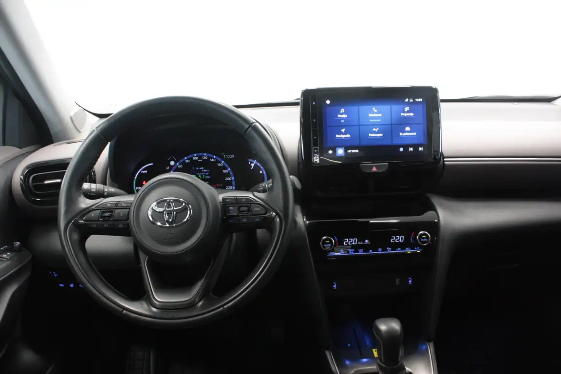 TOYOTA YARIS CROSS