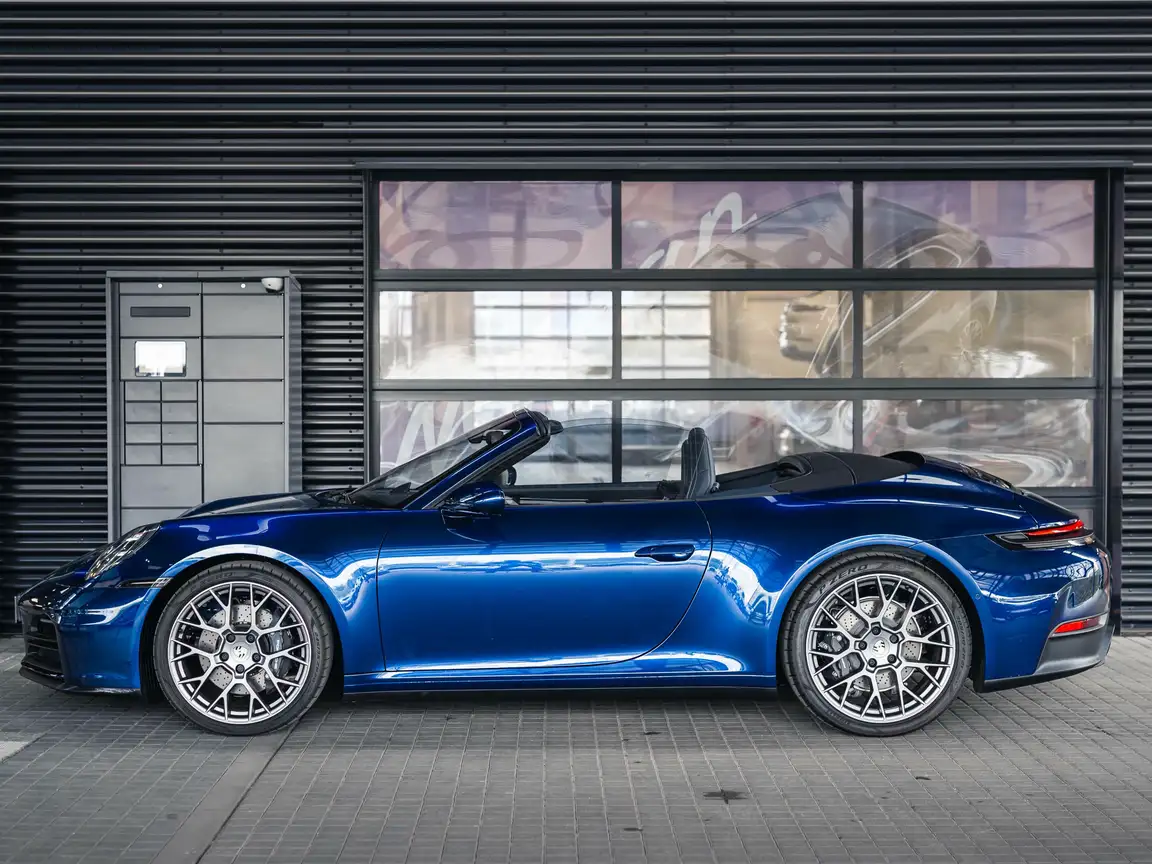 PORSCHE 911