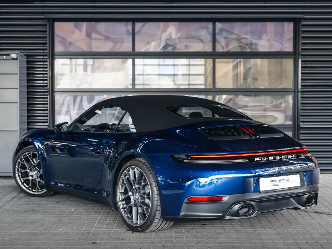 PORSCHE 911