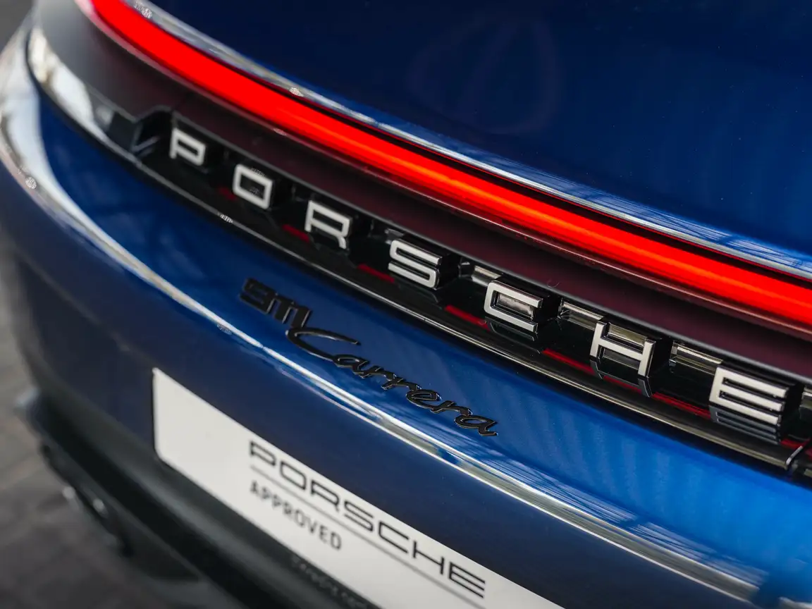 PORSCHE 911