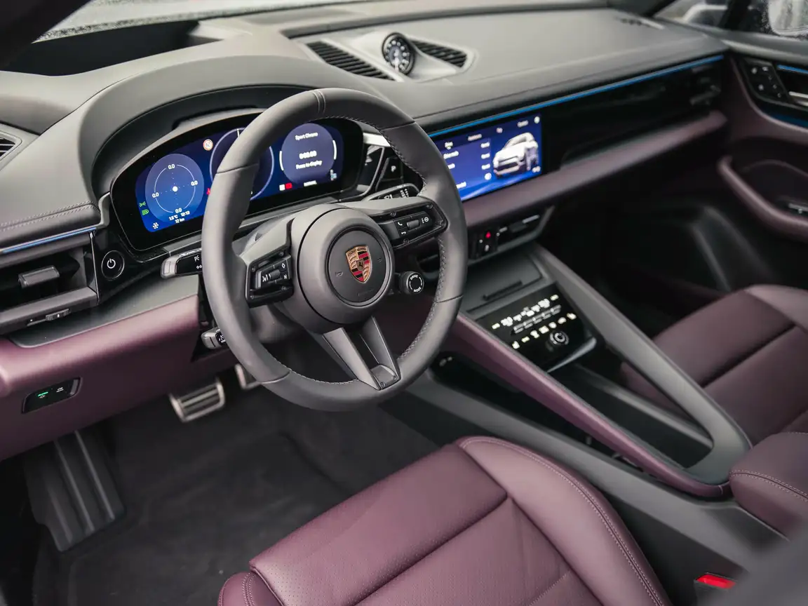 PORSCHE MACAN