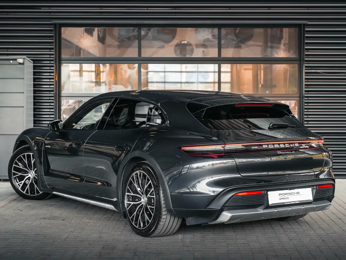PORSCHE TAYCAN